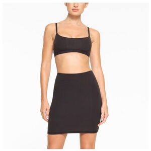 SKIMS Fits everybody skirt